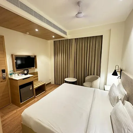 Tulip Inn Zirakpur Exterior photo