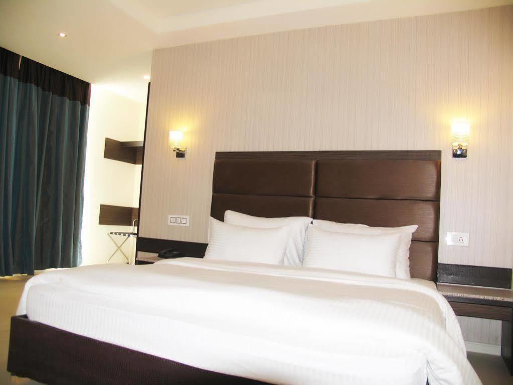 Tulip Hotel Zirakpur